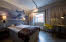 Copyright: : No Standard queen room – street view